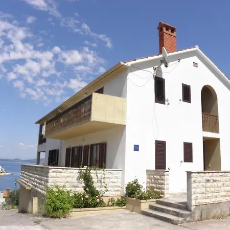 Apartment Dari Sali