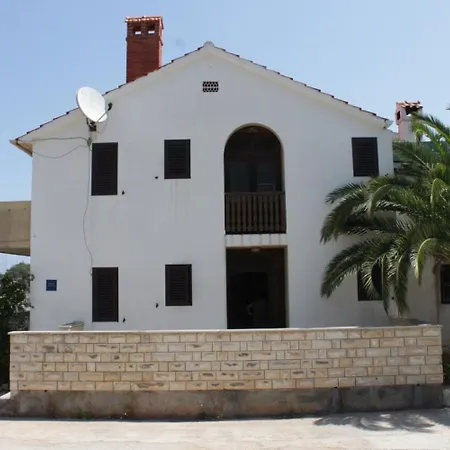 Dari דירה